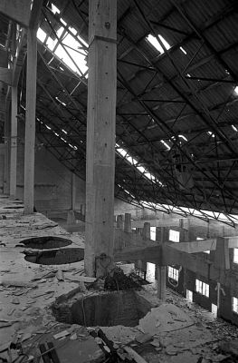 Canari 9
Pentax LX - SMC-M 50/1.7 ou 28/2.8 - kodak Trix à 400 - ID 11 à 1+1
Mots-clés: Corse - Mine - Carrière - Usine - Amiante - Canari - Ogliastro