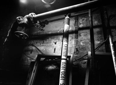Aux origines
portes ouvertes des frigos.

Nikon FM - 50/2 - trix à 1600 ID 11 1+1

