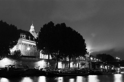 Paris brûle-t'il ?
Ile de la cité

Pentax LX - smc-m 28/2.8 - Rollei Retro 100
Mots-clés: par*