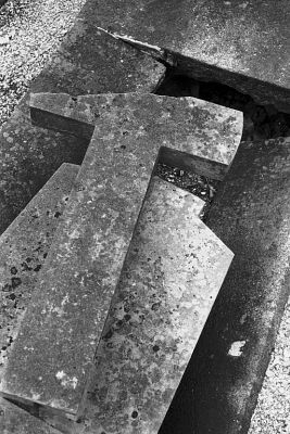 Faucille
Cimetière de Sainte Marie du Mont

Pentax LX - 50/1.7 à 8 - Foma 400
Mots-clés: Cimetière