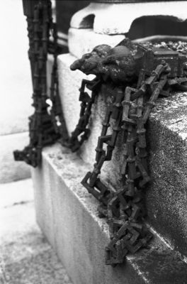 Ange Déchu
Un jour de pluie au cimetière Montparnasse.

Pentax LX - SMC-M 50/1.7 - Foma 400
Mots-clés: Paris - Cimetière - Montparnasse