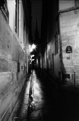 Ursins
Ile de la cité

Pentax LX - smc-m 28/2.8 - Rollei Retro 100
Mots-clés: paris - Nuit