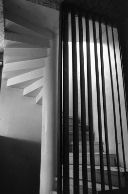 L'escalier
Ancienne maison d'enfants.

Pentax LX - Foma 100
Mots-clés: Friche - Graphisme