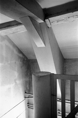 Coma white
Ancienne maison d'enfants.

Pentax LX - Foma 100
Mots-clés: Friche - Graphisme