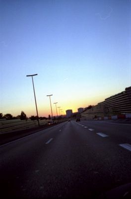 Drive in
N3 6 heures du matin, au volant.
Minox 35 gt, kodak vr 400
Mots-clés: soleil, route, urbain