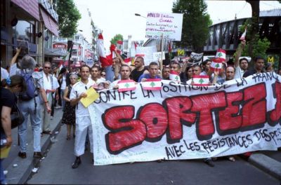 Sortez
Manifestation contre la guerre au Liban et en Palestine le 22 Juillet ?  Barbès.
Minox 35 gt, kodak vr 400
Mots-clés: manifestation, barbès, minox, reportage