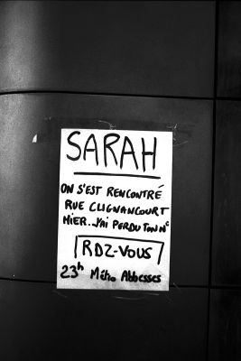 Cherche Sarah désespéremment
Fête de la musique 2007.
Montmartre.

Pentax LX - SMC-M 50/1.7 - Neopan 1600 
Mots-clés: Paris - Nuit - Montmartre