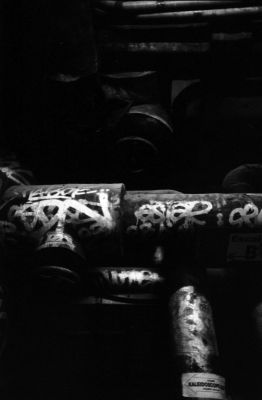 Kaléidoscope
Squat d'artistes des frigos, Paris. 

Pentax LX - SMC-M 28/2.8 - Neopan 1600 
Mots-clés: Paris - Squat