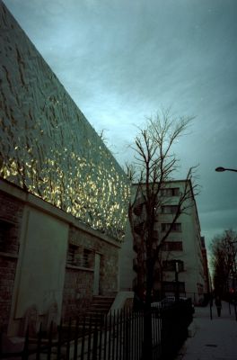 Miroir 2
Prés de la cité universitaire internationale.

Olympus XA 4 - Ferrania Solaris 100
Mots-clés: Paris