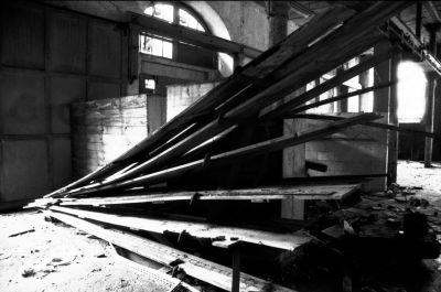 Lamelles
Pentax LX - cosina 28-70/4 - Foma 400
Mots-clés: Friches industrielles