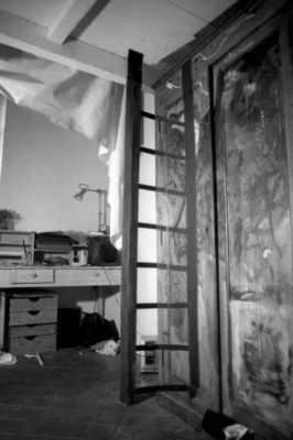 échelle
échelle peinte en anamorphose sur l'armoire
