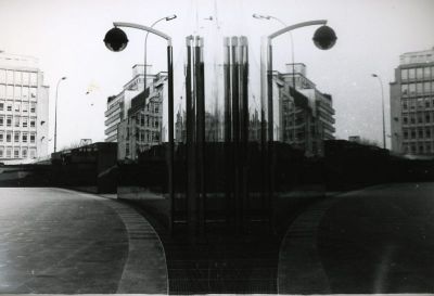 reflet
pas de trafic, ni retouche, ni filtres. en fait, la partie droite est un reflet sur un mur... de marbre??? je ne sais plus en quelle matière, mais c'était impressionant.

