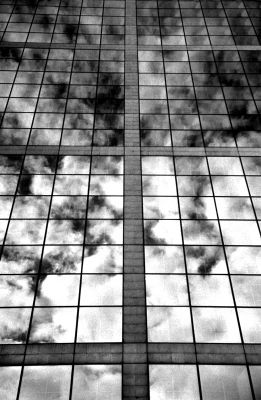 la tête dans les nuages
Le reflet des nuages dans la tour de La Defense

Mots-clés: defense tour building nuage