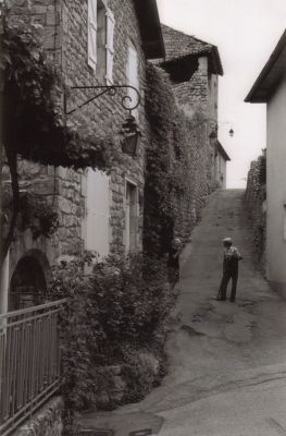 Discussion
Dans un petit village d'Ardèche...
