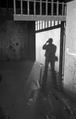 témoigner...
Fort de Villy-La Ferté dans les Ardennes, dernier fort de la ligne Maginot, qui n'a servi à rien. Les 104 défenseurs sont morts asphyxiés au fond...
