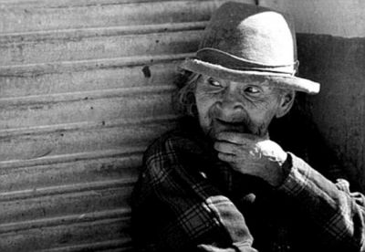 Grand mère
Perdue dans le tumulte de la ville, retiré dans un coin d'une rue de Lima
Mots-clés: indienne , perou, lima