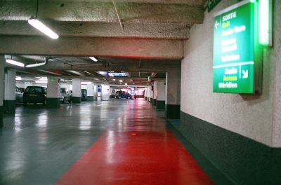 Parking rouge et vert

