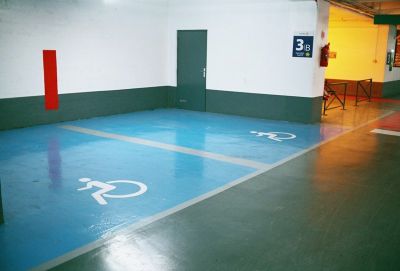 Parking bleu
