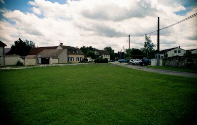 La Forêt
je n'ai jamais compris pourquoi cela s'appelait ainsi! Pour la photo: A1+vivitar 28mm + superia 200
