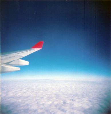 Rouge
Desole pour le scan pourri et les rayures verticales...

Holga, kodak vericolor 160, April, 1, 2007 (non c'est pas une blague)
