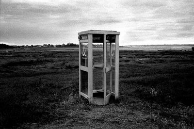 Phone bouse
Une cabine téléphonique au milieu de nul part en bretagne
Mots-clés: cabine téléphonique