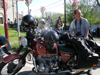 ma moto, moi et mon dynax
cette photo est numérique, c'est juste pour montrer la bécane 
