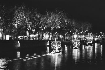 Illuminations 2
Canon EOS 300 + 28-80 mm
T-Max 100 iso
