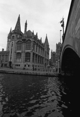 Gand, pont
Cette ville historique en Flandre a vu naître Charles Quint...
Mots-clés: n&b