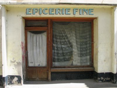 Et une boutique de plus...
Eos 1 + 2,8/50 Macro Sigma Kodacolor VR
