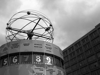 Horloge universelle de Berlin
Kiev 15 + 2/50 Arsat
