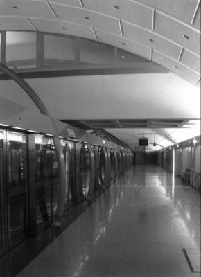 Météor ligne 14 Station BNF
Nikon F50 au 35-80 sur de la HP5+
scan de tirage
