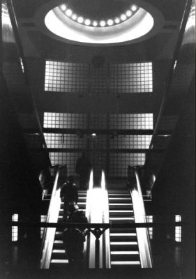 Météor Ligne 14 Station ???
Nikon F50 au 35-80 sur HP5+
scan de tirage
Me rapelle plus de la station ( peut-être Pyramides ?)
