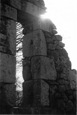 Porte de buron
Le porte de l'étage d'un buron en ruine sur l'Aubrac
Nikon F90 + 35-70 + HP5
Scan de tirage
Mots-clés: Aubrac buron