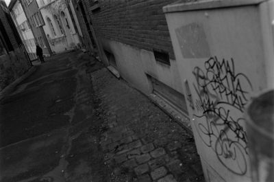 Passante
Quartier St Piat

Mots-clés: passante tag urbain