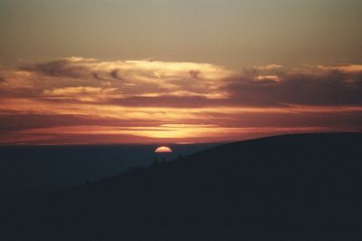 lever de soleil
il s'agit du lever de soleil sur les crêtes dans les Vosges
Mots-clés: soleil