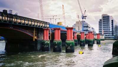 Bridge
Mots-clés: Yashica T4 London Bridge Thames