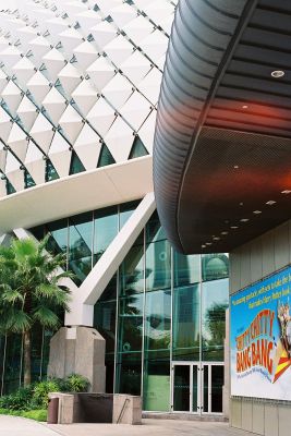 Esplanade Theatre - Singapore, 2007
Taken with Minolta X700 + 50mm lens.
