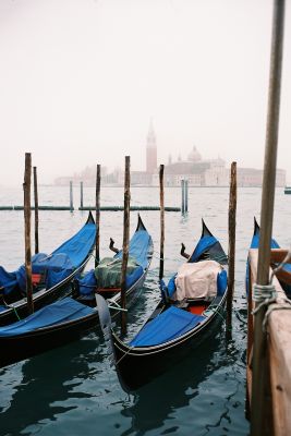 Gondolas on a misty morning.  Minox 35ML.
Mots-clés: Minox 35ML Venice