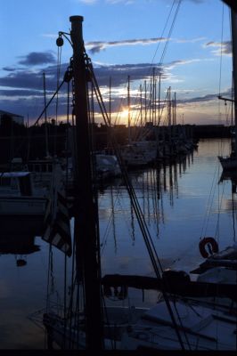 Coucher de soleil sur les mâts

