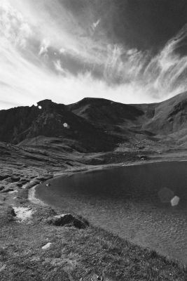 Montagne
Photo prise dans le parc du Queyras (Hautes-Alpes) en Août 2007.
Le lac à droite est le Lac Souliers, altitude 2492m.
Pentax ME Super + K 18mm f/3,5 + filtre orange intégré + Agfa APX 400
Mots-clés: montagne agfa apx 400 lac
