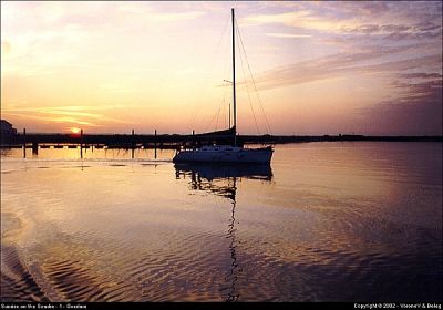 Sunrise on the Seudre 1
A la sortie du chenal de Marennes
Olympus Mju II
