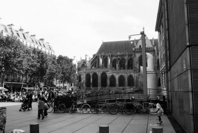 Série parisienne - 8
Pentax ME-Super
Ilford FP4+ 125 ISO
35mm f/2
