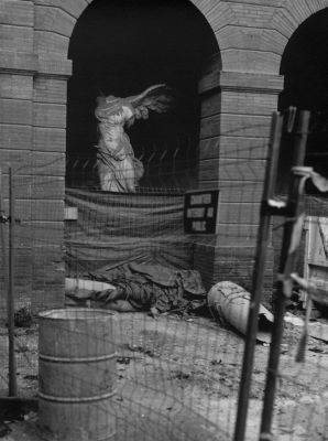 Chantier Interdit au Public
Dans la cours en travaux du crous, une statue est emprisonnée

Mokva 4, Rollei Retro 100, Krokus 3, Industar 90U, RC Maco
Mots-clés: Mokva 4, Rollei Retro 100, Krokus 3, Industar 90U, RC Maco