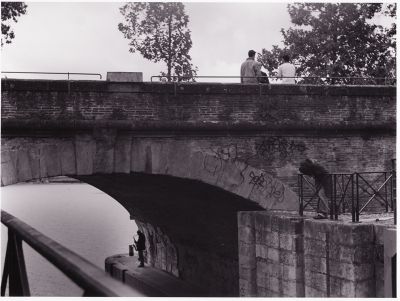 D'où vient cette musique ?
Saxophone sous le pont du canal de Brienne à Toulouse
