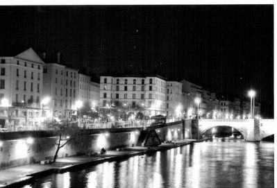 Quai de saone ?  Lyon
Appareil Olympus OM1, Film Ilford 400, Exposition 3 minutes
