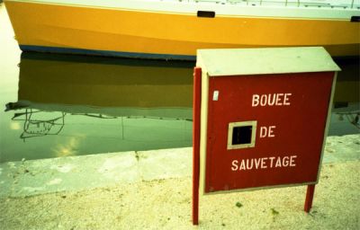 bouée de sauvetage
olympus XA, elite chrome périmée, traitement C41

