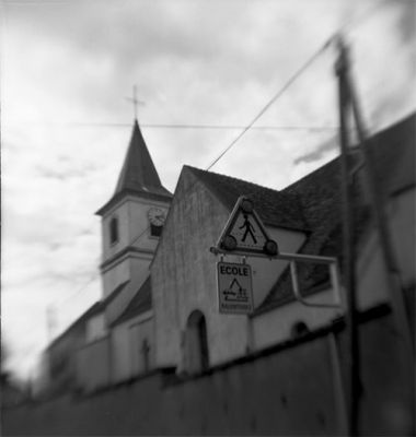 ecole O'brownie
au brownie flash, ménisque probablement monté à l'envers...
Tmax/rodinal 1+50 12 minutes
