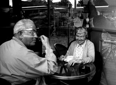 au café
