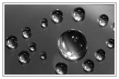 Multisphères
Olympus OM2 50/1,8  f/8 à 1/125s
APX 400
ID11 17,5s
