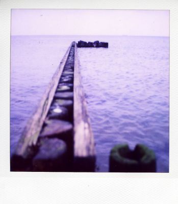 Taarbaek2
Jetée marine sur une plage de Copenhague - Polaroïd Alpha SX 70 film dédié
Mots-clés: Polaroïd